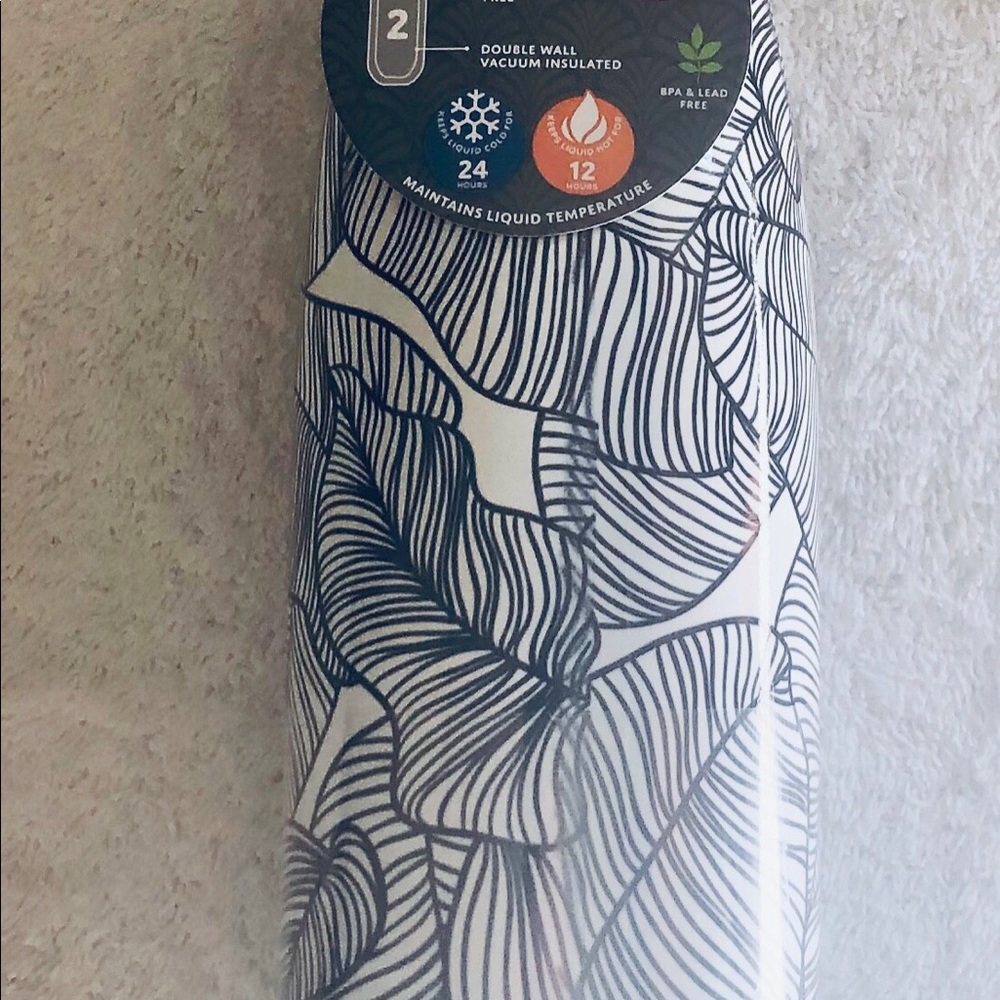 Brand new manna vogue “palms” water bottle